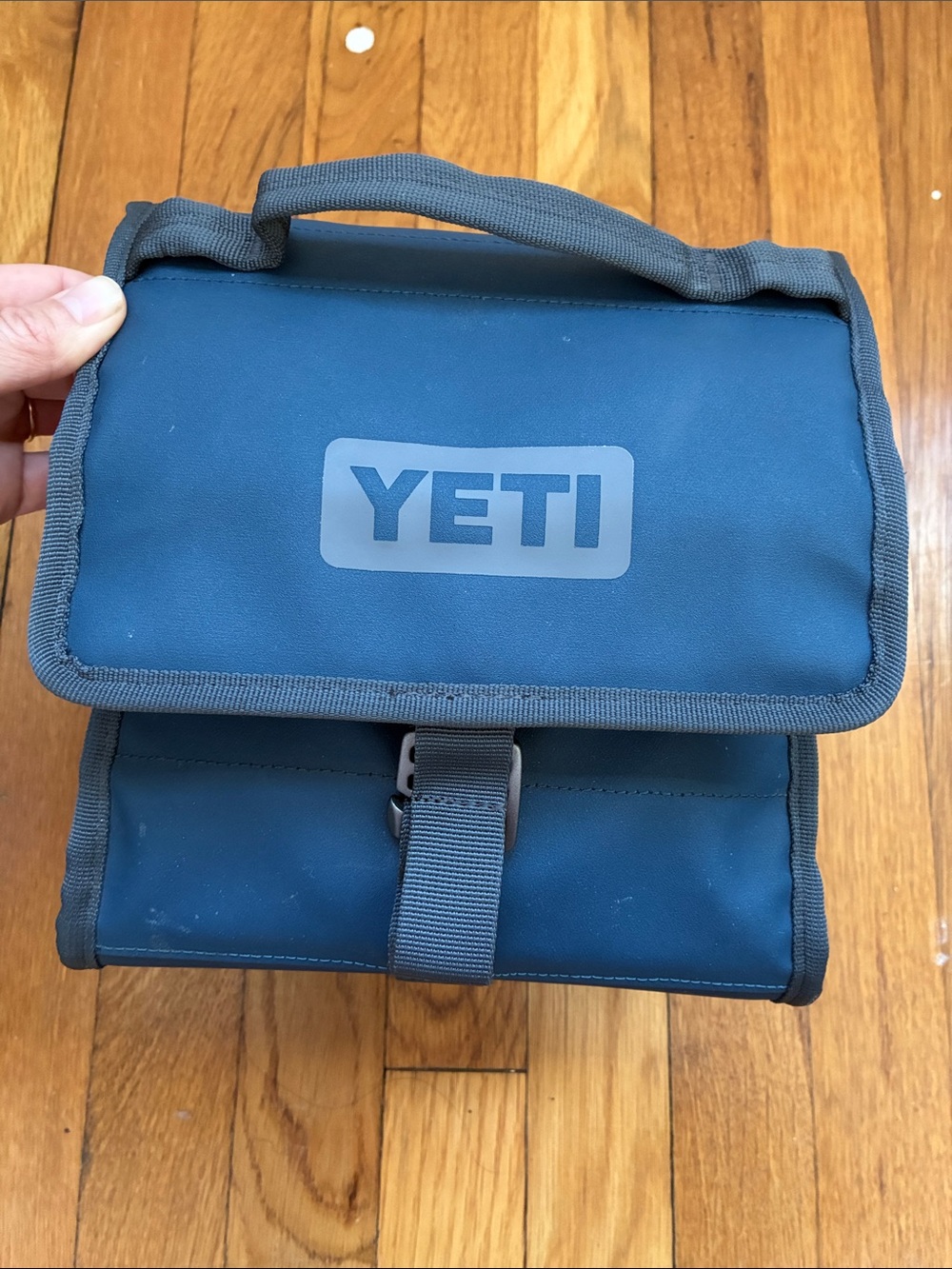 Yeti Daytrip 6L Lunch Bag Navy Insulated Packable Magnetic Closure Soft Cooler